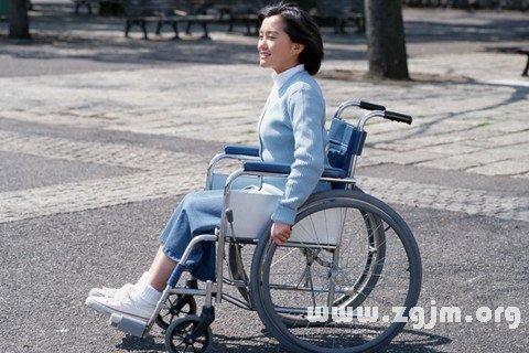 夢見坐輪椅