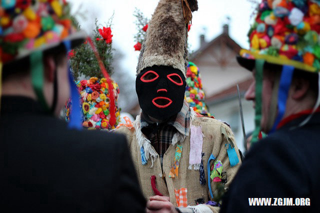 夢見自己穿新衣服_周公解夢夢到自己穿新衣服是什麼意思_做夢夢見自己穿新衣服好不好_周公解夢官網