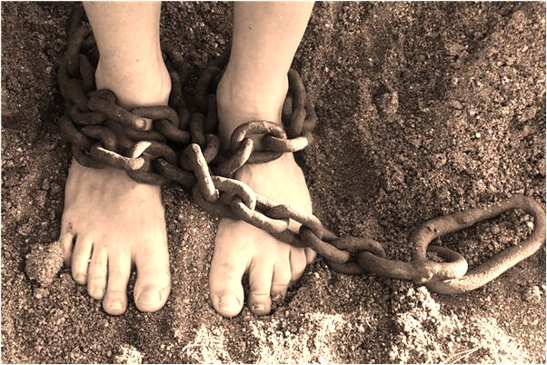 夢見在清徹透底的河水游泳是什麼徵兆_周公解夢官網