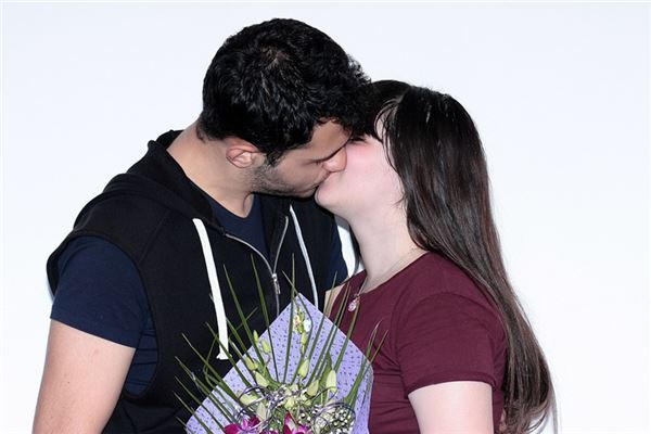 夢見偷歡會怎么樣_周公解夢