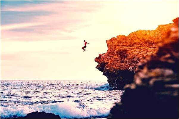 夢見下大雨鞋濕了就丟棄了會是什麼預兆_周公解夢官網