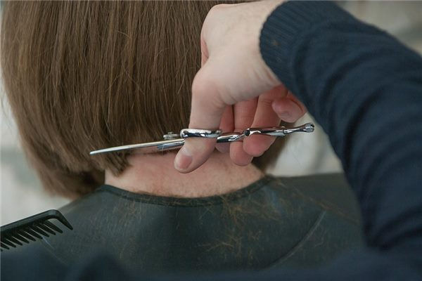 夢到了別人給自己剪髮有什麼說法_周公解夢