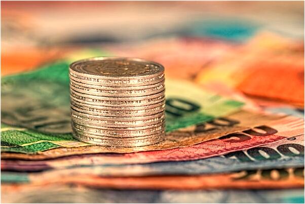 夢到了和喜歡的同學手牽手是什麼徵兆_周公解夢官網