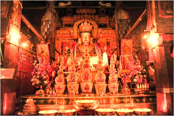 夢見別人拿磚頭打我的頭怎么說_周公解夢官網