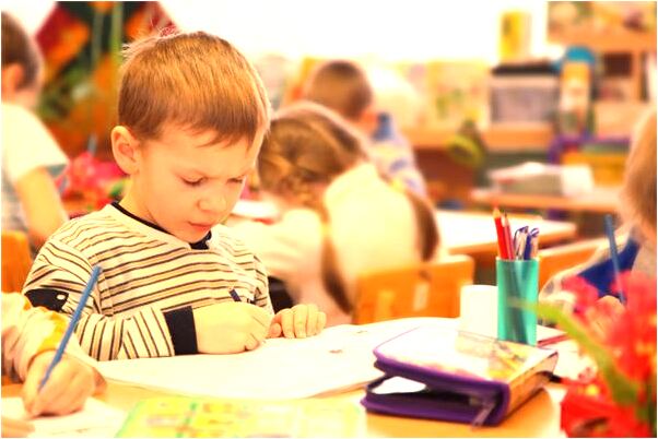 夢到了被別人潑水意味著什麼_周公解夢官網