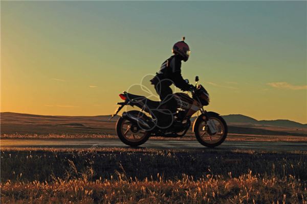 夢見開機車_周公解夢