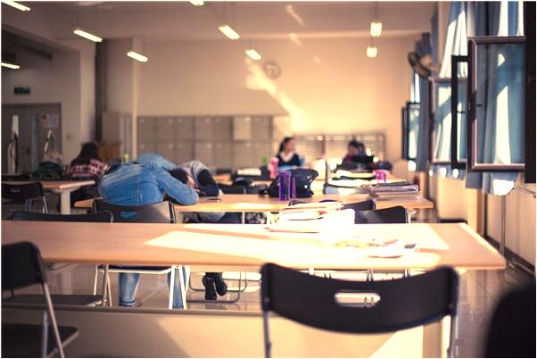 夢見美女摸我的下身意味著什麼_周公解夢官網