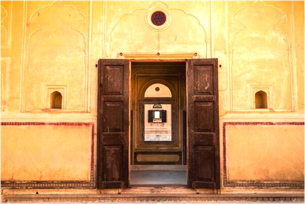 夢見飛機掉落爆炸有什麼預示嗎_周公解夢官網