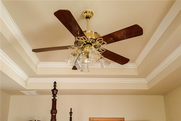 夢到了按裝吊扇什麼寓意_周公解夢