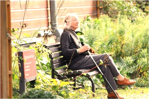 夢到了藍色和白色鞋怎么回事_周公解夢官網