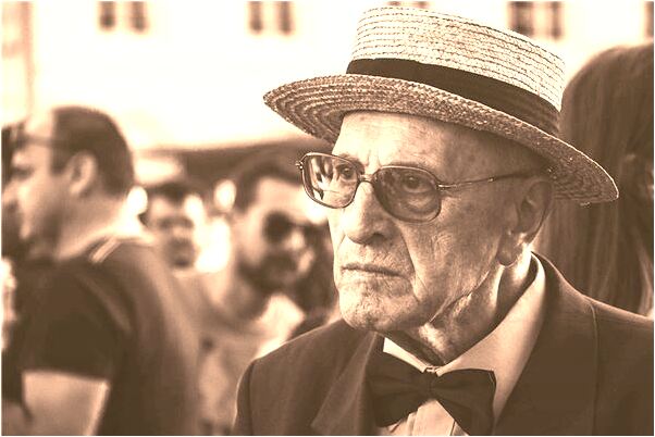 夢到蟒蛇纏自己的孩子是什麼徵兆_周公解夢官網