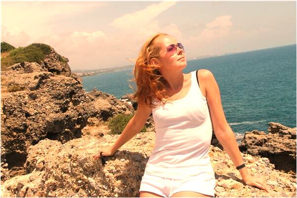 夢到女人腳上帶著金鍊子是什麼徵兆_周公解夢官網