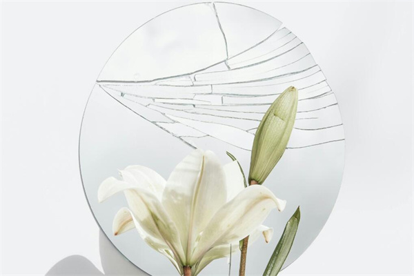 夢見玻璃打碎了會是什麼預兆_周公解夢