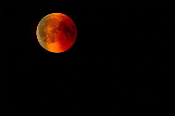 夢見紅色月亮意味著什麼_周公解夢