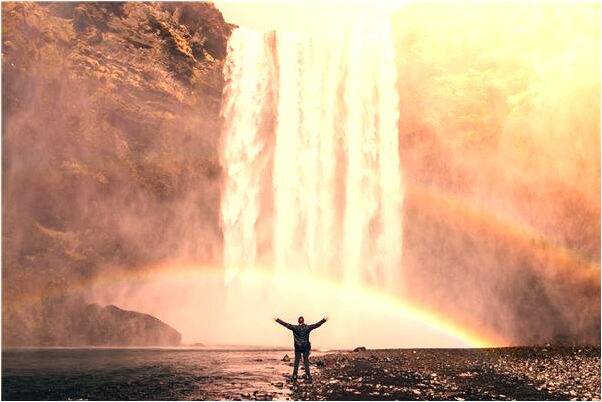 夢見夢翻車壓住是什麼預兆？_周公解夢官網