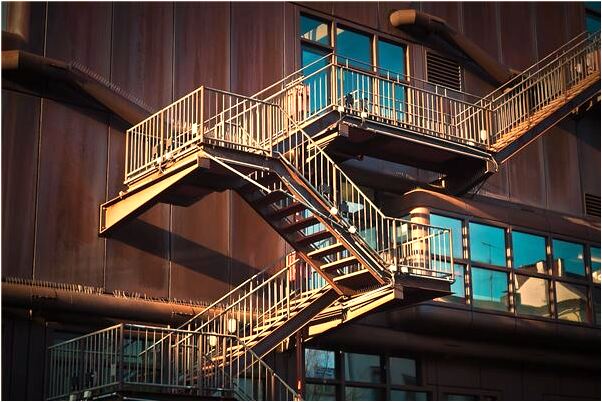 夢見死了的爸又活了會怎么樣_周公解夢官網