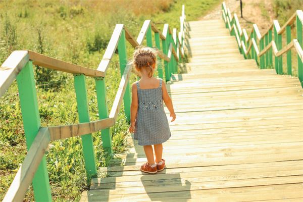 夢見下台階_周公解夢