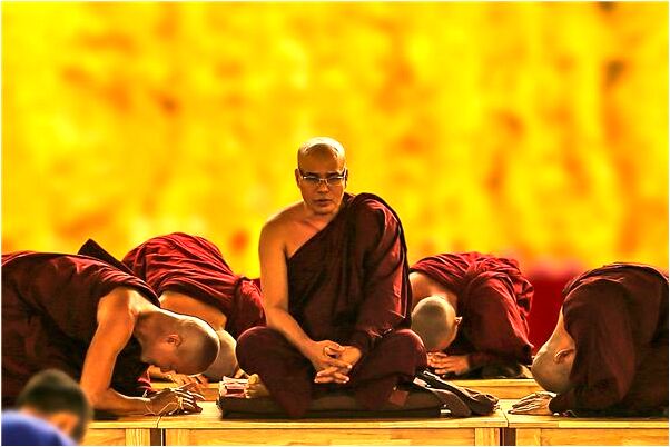 夢到了一張寫我名兩半重粘的百元有什麼徵兆_周公解夢官網