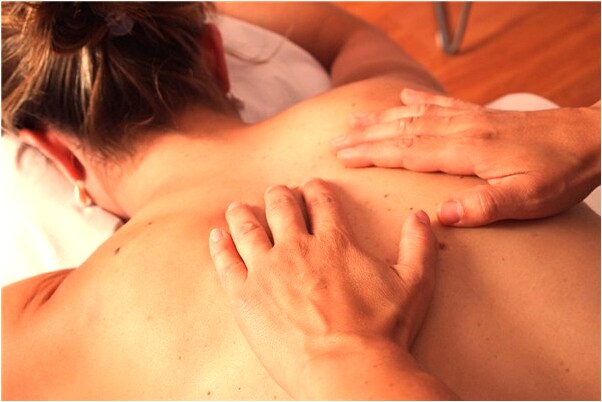 夢到自己的左手無名指被割傷是凶兆還是吉兆_周公解夢官網