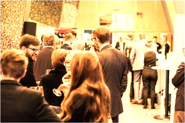 夢到了鴨子在水裡游是什麼預兆？_周公解夢官網