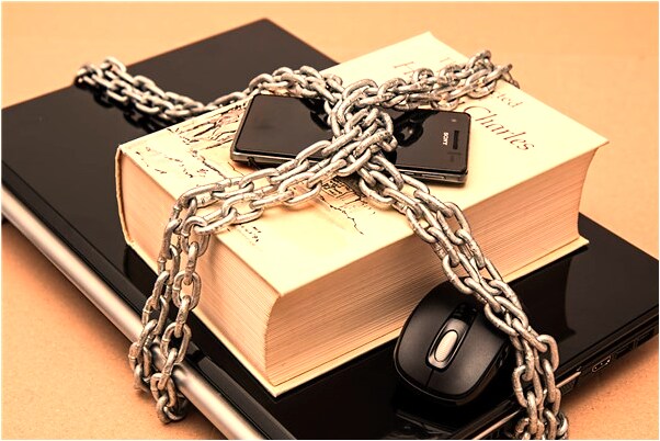 夢到女人蛇撲向自己什麼預兆_周公解夢官網