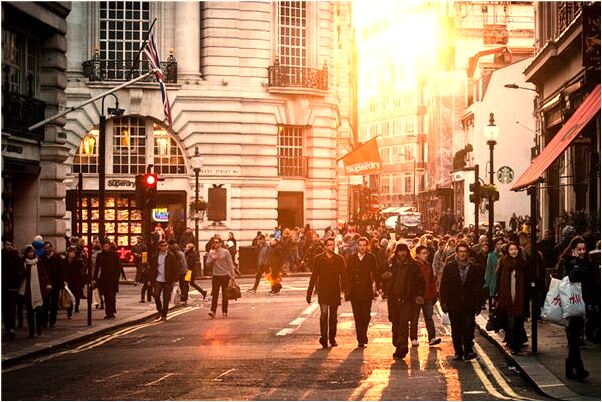 夢到緊挨著一個女孩有什麼意義嗎_周公解夢官網