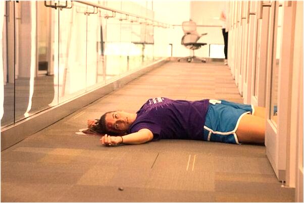 夢見別人騎機車撞牆是什麼徵兆_周公解夢官網