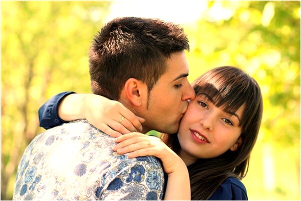 夢到和男同事擁抱是什麼意思_周公解夢官網