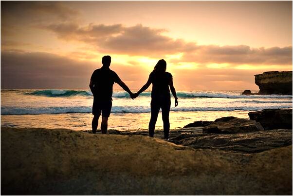 夢見落石但沒砸中怎么樣_周公解夢官網