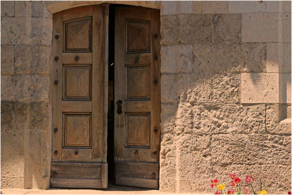 夢見母雞新開張下了兩個蛋是什麼預兆_周公解夢官網