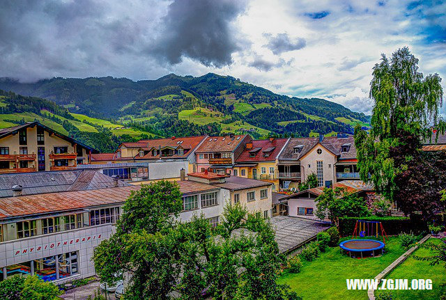 夢見走路摔倒_周公解夢夢到走路摔倒是什麼意思_做夢夢見走路摔倒好不好_周公解夢官網