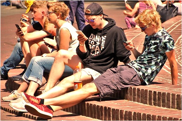 夢到和女同事親熱被人見有什麼意思嗎_周公解夢官網