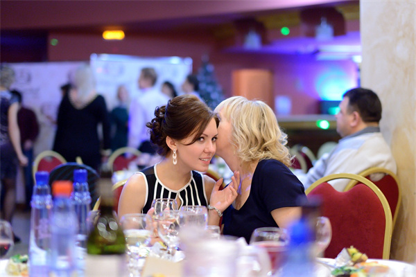 夢見很多人聚集好不好_周公解夢