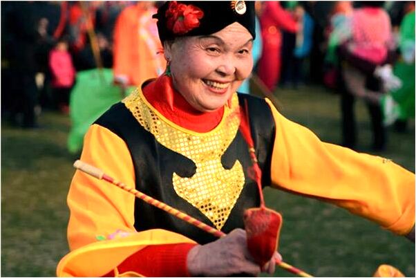 夢到了死人坐在身邊預兆了什麼嗎_周公解夢官網