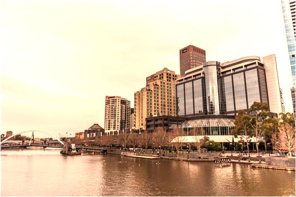 夢到了自己摔進深淵代表什麼_周公解夢官網