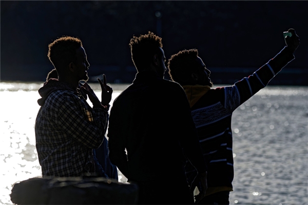 夢到三個老人穿黑色衣服預示什麼_周公解夢