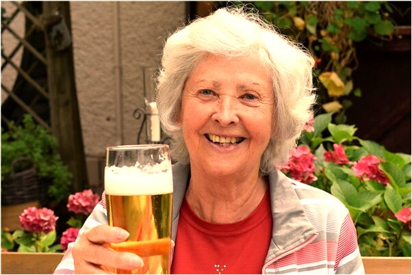 夢見母親開心在笑是什麼預兆_周公解夢官網