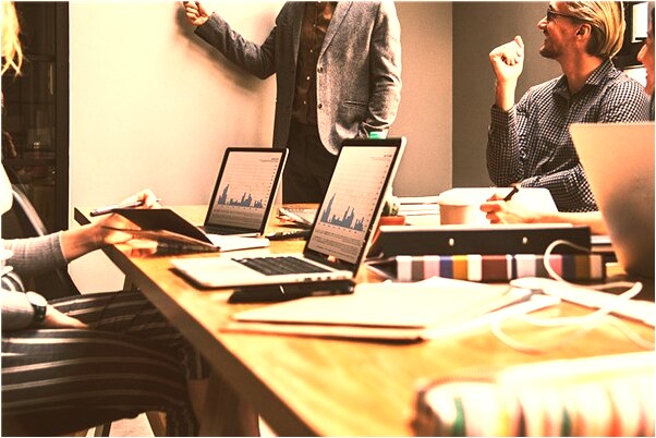 夢見拉著女孩子的手轉圈會是什麼預兆_周公解夢官網