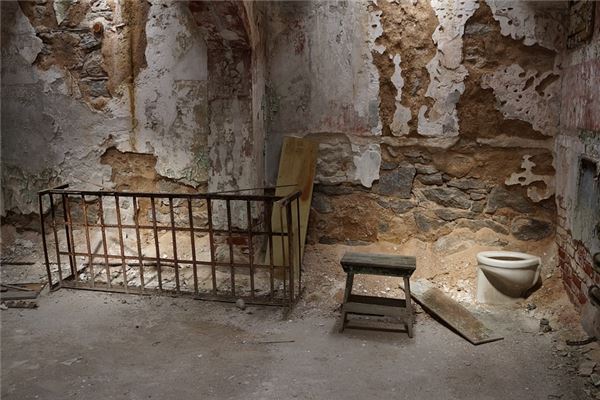 夢到破廁所有什麼徵兆_周公解夢