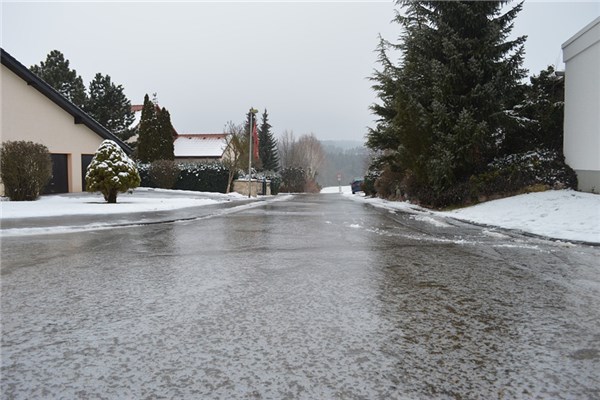 夢到下雨路滑會有什麼預兆_周公解夢