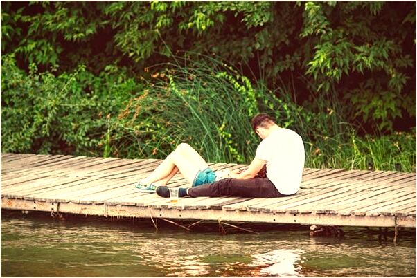 夢到死去的人給自己看手相是什麼預兆_周公解夢官網