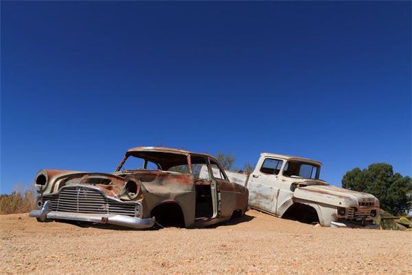 夢見車子被別人損壞了_周公解夢