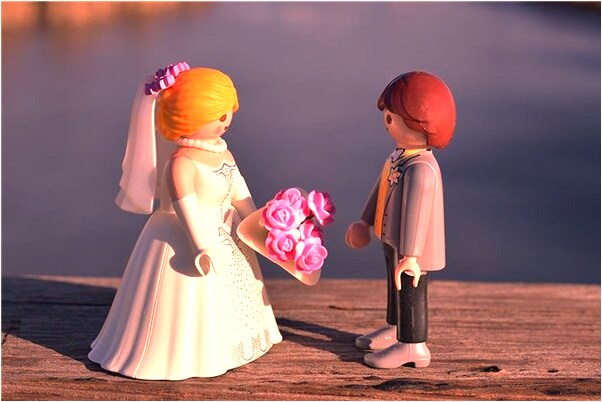 夢到夢很多人穿著孝衣哭是啥意思_周公解夢官網