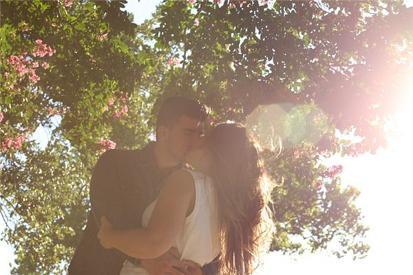 夢見和老婆房事怎么樣_周公解夢