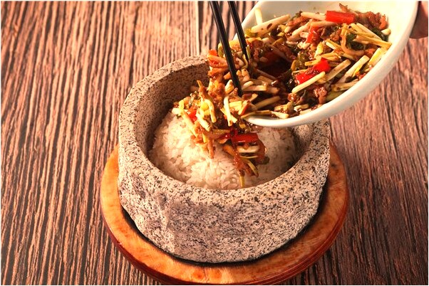 夢到男人沖我笑有什麼說法_周公解夢官網