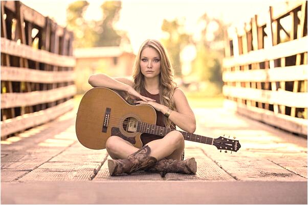 夢見兩個食指被蛇咬是咋回事_周公解夢官網