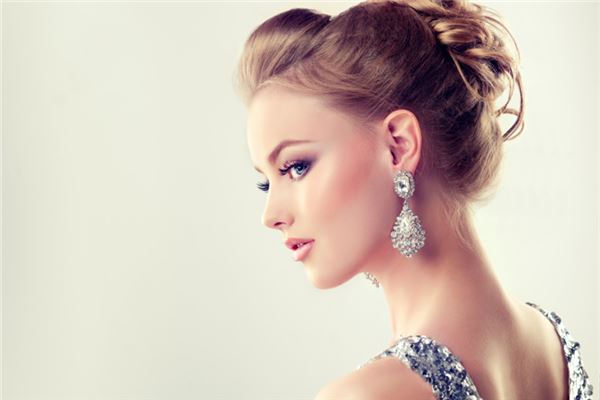 1976屬龍女2020年運勢_十二生肖