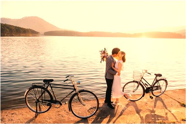 夢到了飛機飛行中墜落朋友受傷是什麼徵兆_周公解夢官網