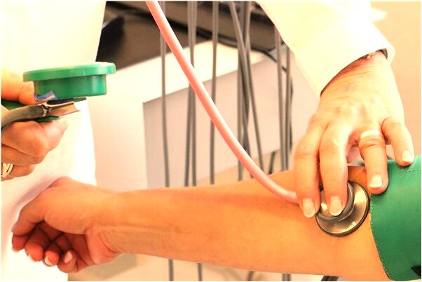 夢到了一隻白貓抓一隻白貂意味著什麼_周公解夢官網