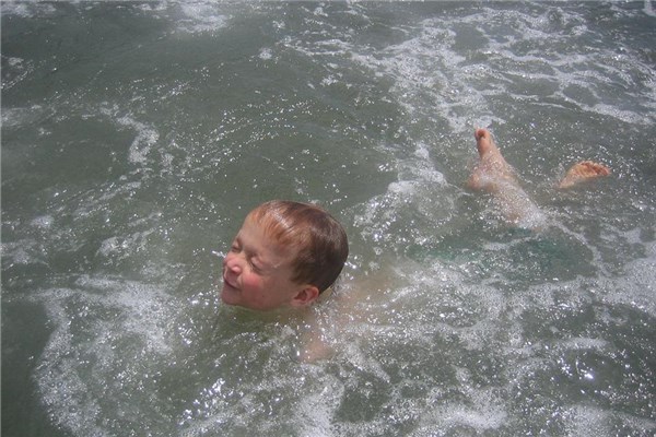 夢到自己孩子掉水裡是什麼徵兆_周公解夢